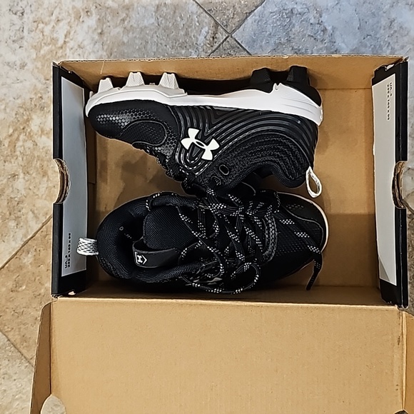 UNDER ARMOR Glyde Kids Cleats - Picture 2 of 6